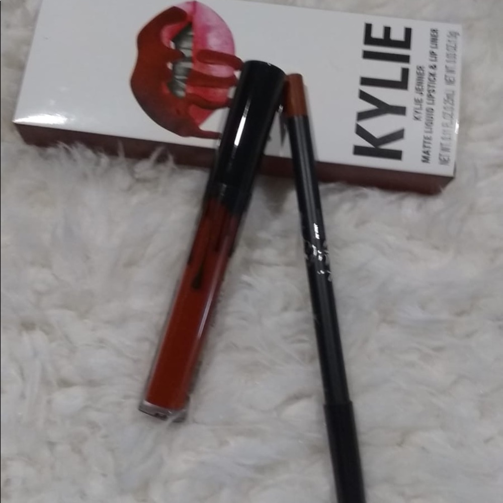 Kylie - Picture 4 of 5